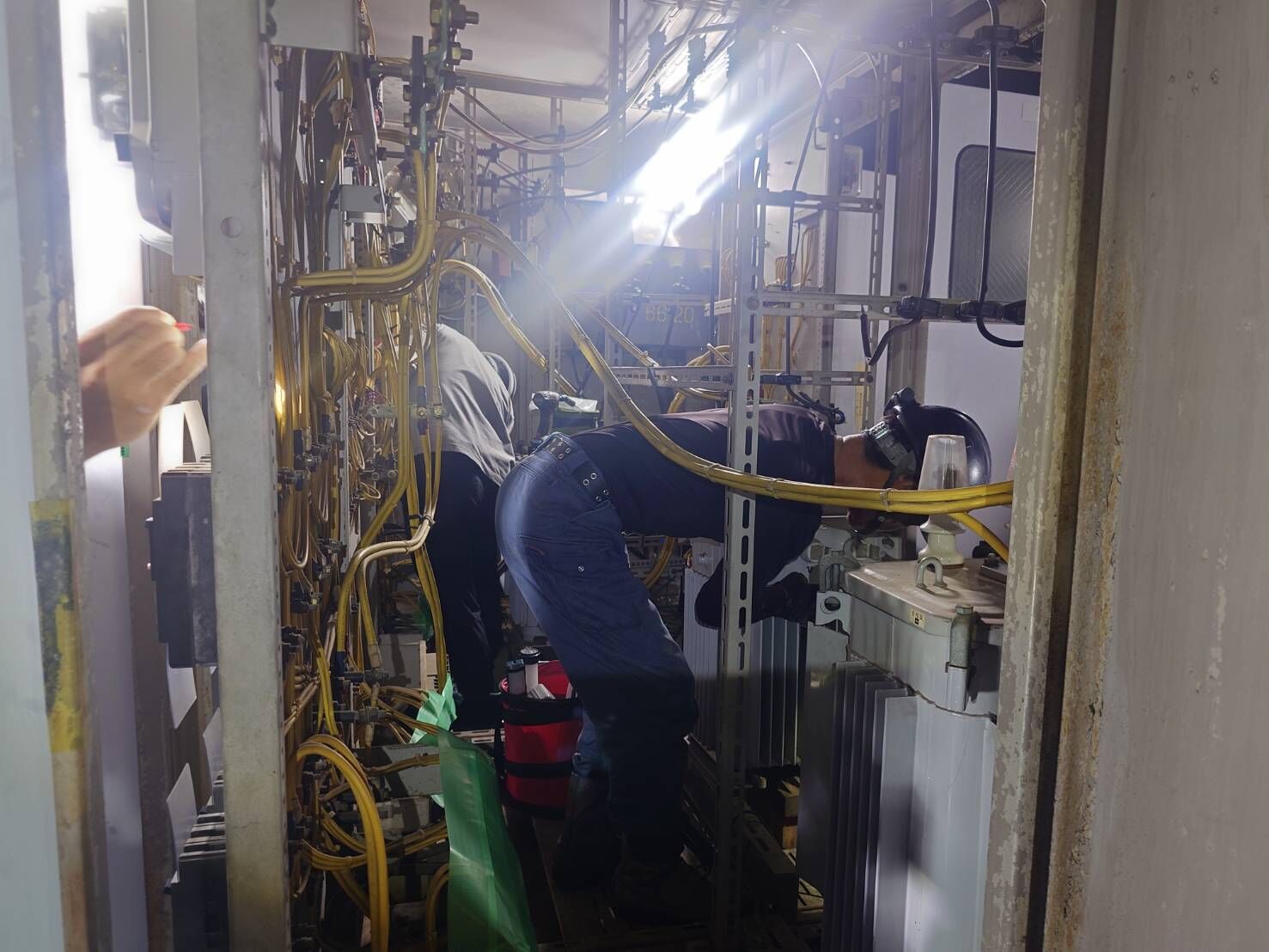 愛知県名古屋市天白区｜ビル屋上キュービクル 高圧受変電設備機器更新工事