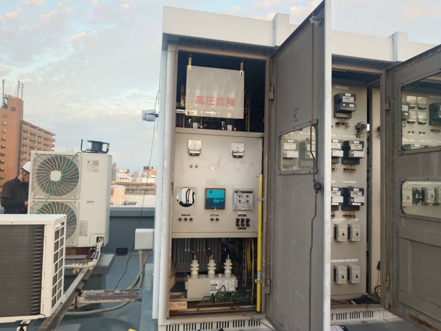 愛知県名古屋市天白区｜ビル屋上キュービクル 高圧受変電設備機器更新工事
